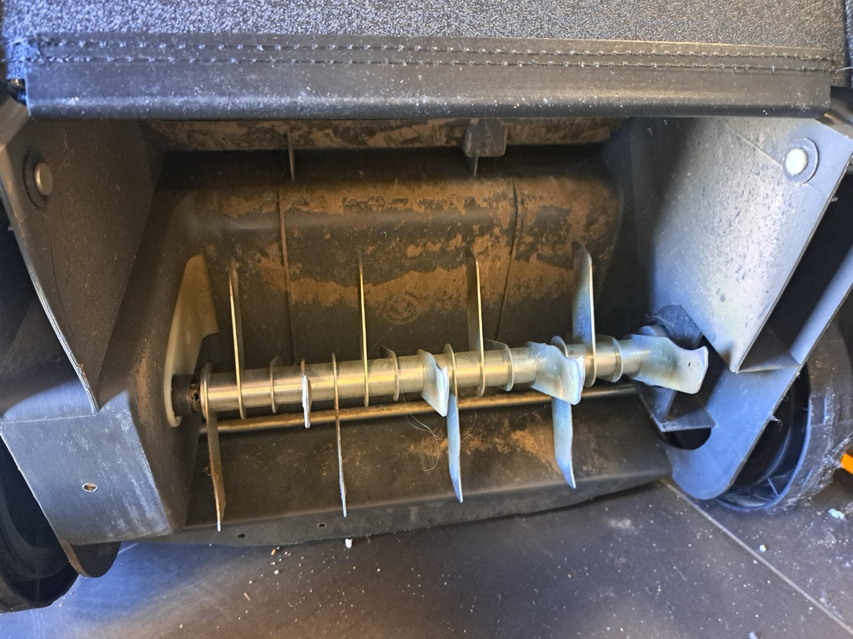 Wertykulator elektryczny Stiga SV 213E Areator - outletowy/pokazowy